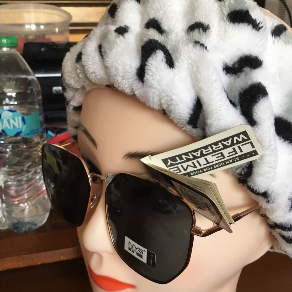 Fashion Cat-Eye Women's Sunglasses in Black and Gold